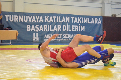 Gençler Türkiye Serbest Güreş grup müsabakaları Erzurum’da yapıldı