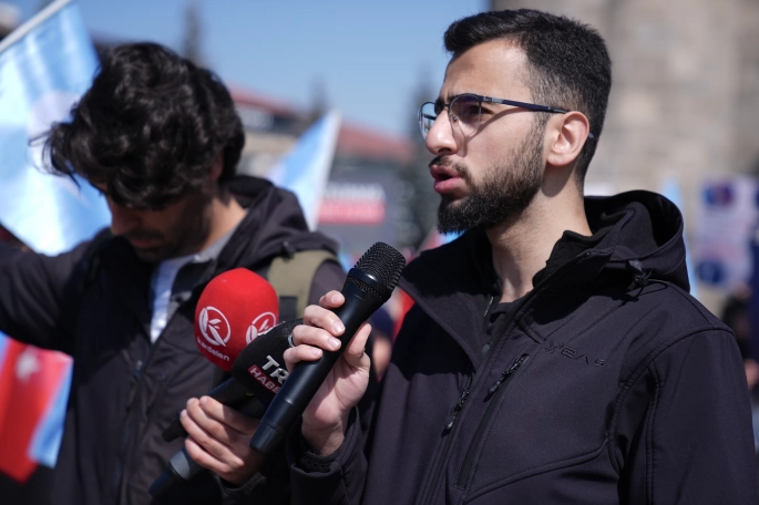 HEKİM VE SAĞLIK ÇALIŞANLARI BU KEZ DOĞU TÜRKİSTAN İÇİN YÜRÜDÜ