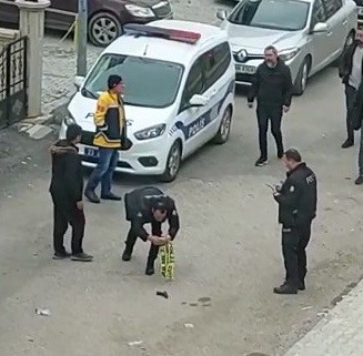 İcra yolu ile evi boşaltılan kiracı mahallede terör estirdi 