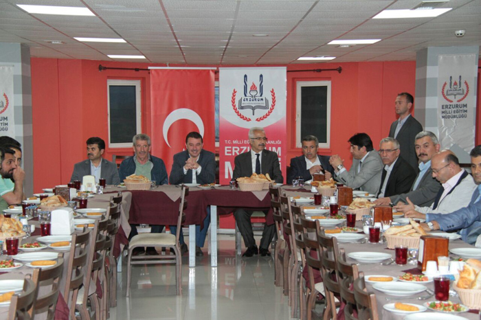 İftar yemeğinde buluştular