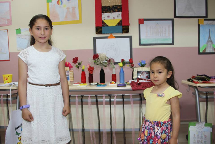 İki sınıf bir sergi