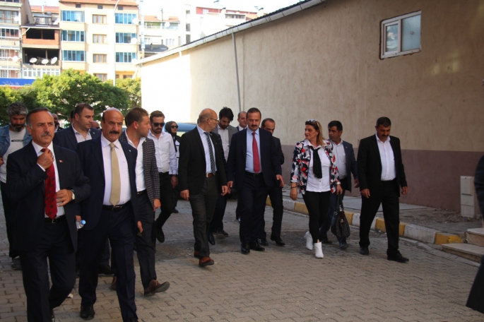 İYİ Parti Genel Başkan Yardımcısı Ağıralioğlu, Erzurum’da esnafın sorunlarını dinledi