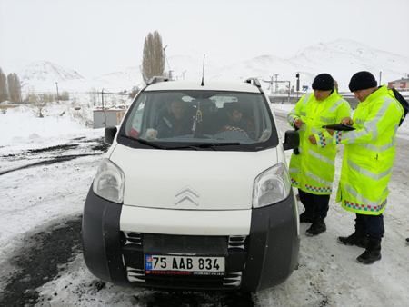 Jandarma trafik ekipleri emniyet kemeri denetimi yaptı