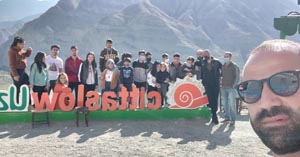 Kayak pistlerinden önce şelaleyi turladılar