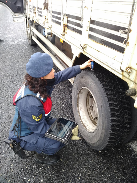 Köprüköy İlçe Jandarma Trafik Ekiplerinden Kış Lastiği Uygulaması