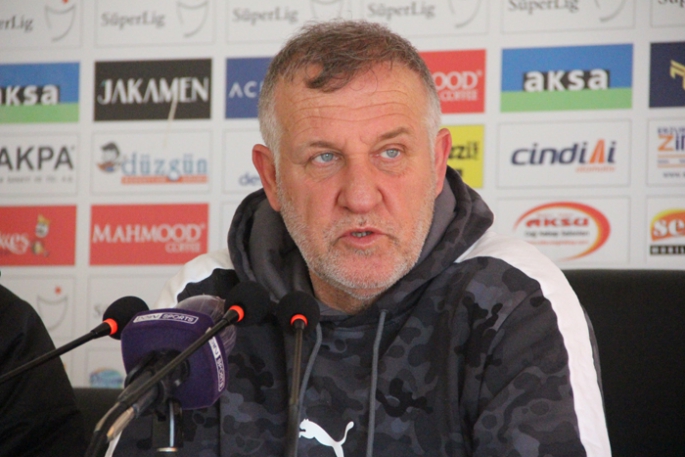 Mesut Bakkal: 
