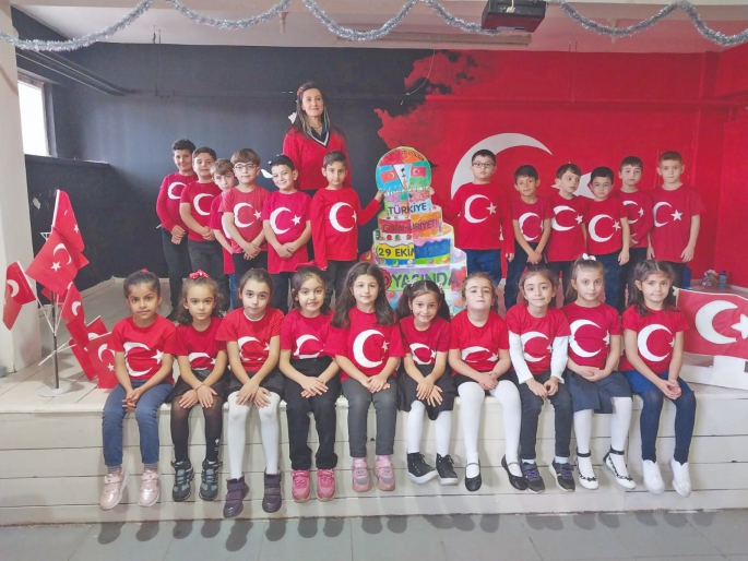ÖĞRENCİLERDEN 100. YILA ÖZEL ETKiNLiK