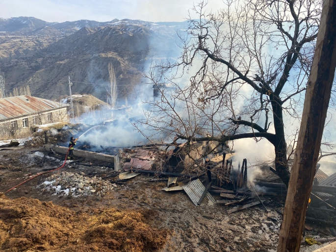 Oltu’da korkutan yangın 