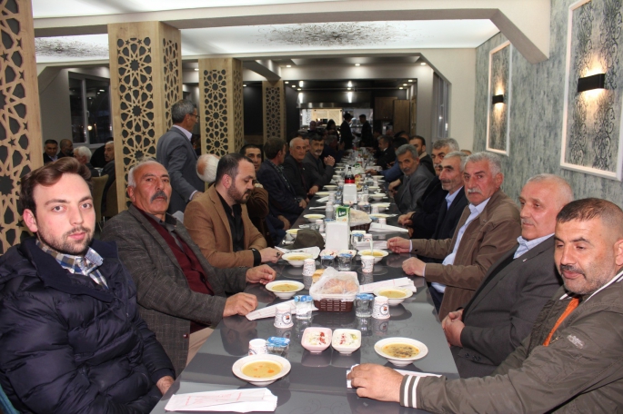 Oltu Muhtarlar Deneği’nden iftar yemeği