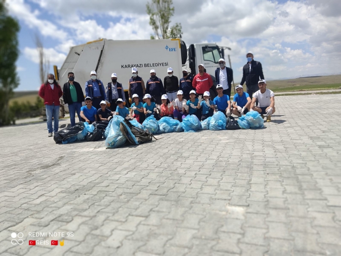 Önce çevre temizliği yaptılar sonra antrenmana çıktılar
