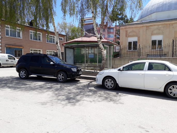 OTOBÜS DURAKLARI İŞGAL ALTINDA