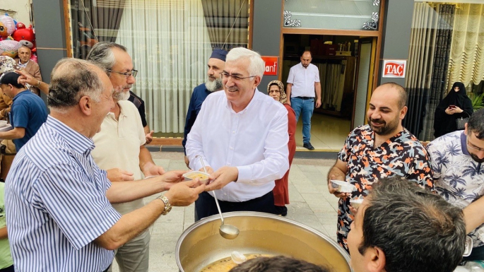 ÖZ, AŞURE İKRAMINDA BULUNDU