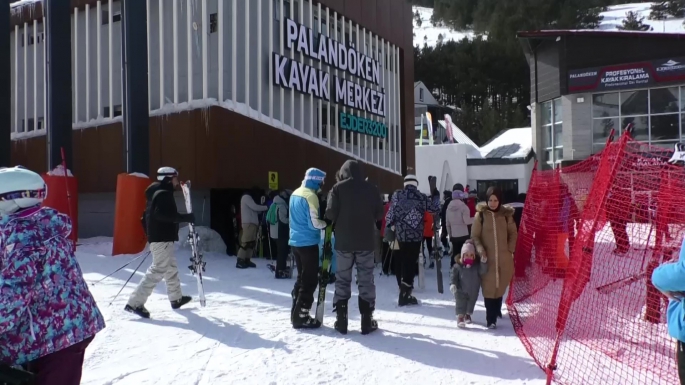 Palandöken kayak Merkezinde hafta sonu yoğunluğu