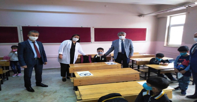 Palandöken Milli Eğitim, okullara 140 bin maske dağıttı