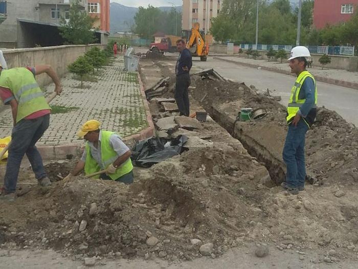 Pasinler’de doğalgaz şebekesi kazı çalışmaları başladı
