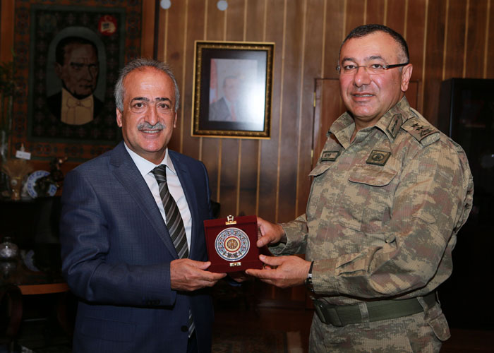 Rektör Çomaklı, Jandarma Bölge Komutanı Alpar ile bir araya geldi