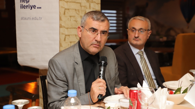Rektör Çomaklı, senato ve yönetim kurulu üyeleriyle yemekte bir araya geldi