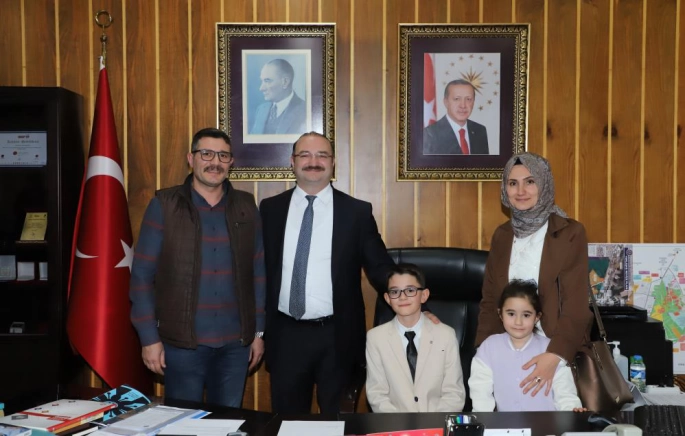 Rektörlük koltuğu 23 Nisan’da minik rektöre emanet 