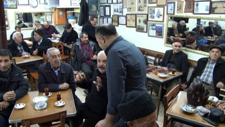 Sokaklara kış kahvehanelere yaz geldi