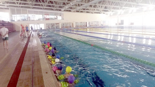 Temel yüzme eğitimi aldılar