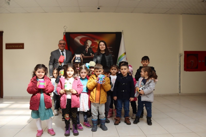 Uzundere Müftülüğü 4-6 yaş öğrencileri kumbaralarındaki parayı deprem bölgesine gönderdi