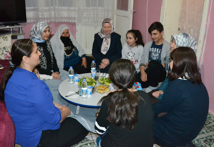 Vali Azizoğlu’nun eşi, aile ziyaretlerini sürdürüyor