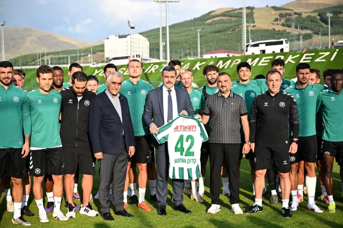 VALİ ÇİFTÇİ, KONYASPOR’U ZİYARET ETTİ