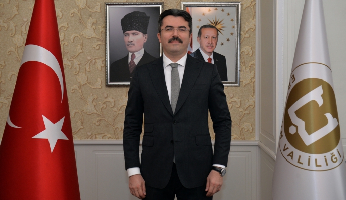 Vali Memiş: “Fedakarlıkta sınır tanımayan doktorlarımızınTıp Bayramı kutlu olsun” 