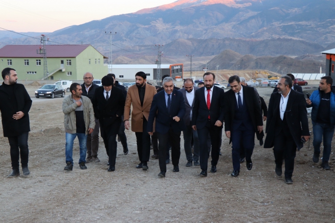 Vali Memiş, Oltu'daki fabrikaları dolaştı 