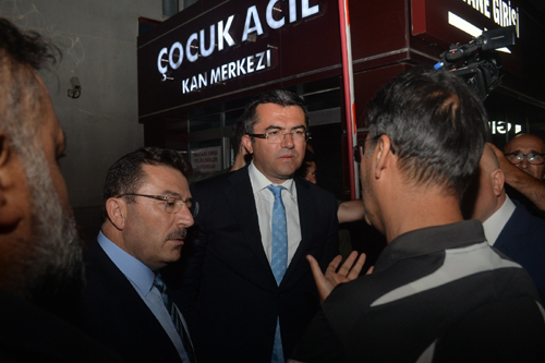 Vali Memiş yaralı polisi hastanede ziyaret etti