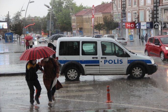 VATANDAŞLARIN SICAK HAVA KEYFİ KISA SÜRDÜ