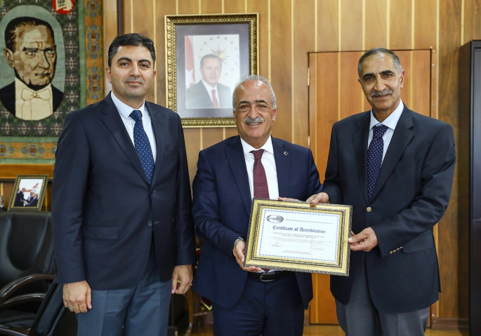 VETERİNER FAKÜLTESİ, ULUSLARARASI AKREDİTASYONA SAHİP OLDU