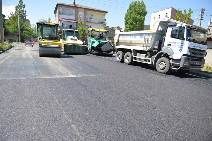 Yakutiye’den Yukarı Sanayi Mahallesi’ne 6 bin ton asfalt