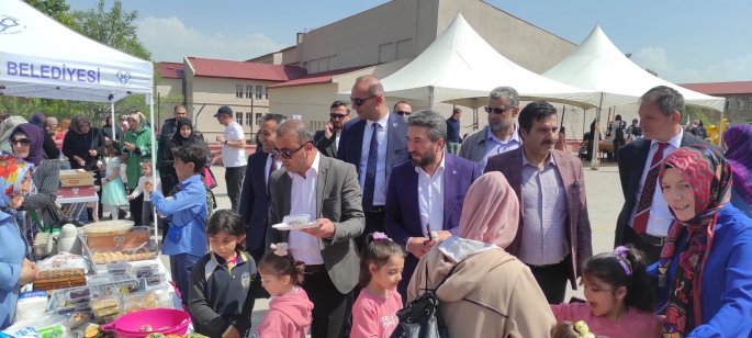 YILSONU KERMESİNDE BİR ARAYA GELDİLER