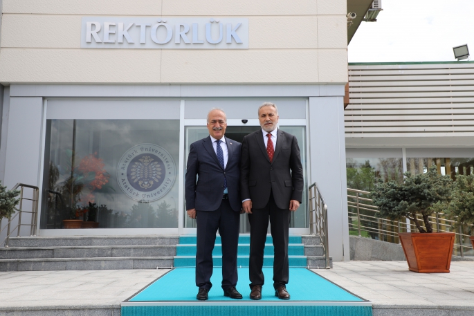 Yozgat Bozok Üniversitesi Rektörü Karadağ’dan, Rektör Çomaklı’ya ziyaret